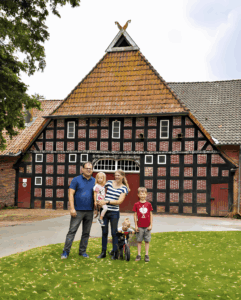 1 buschmannfamilie 48191589 upscayl 4x realesrgan x4plus anime